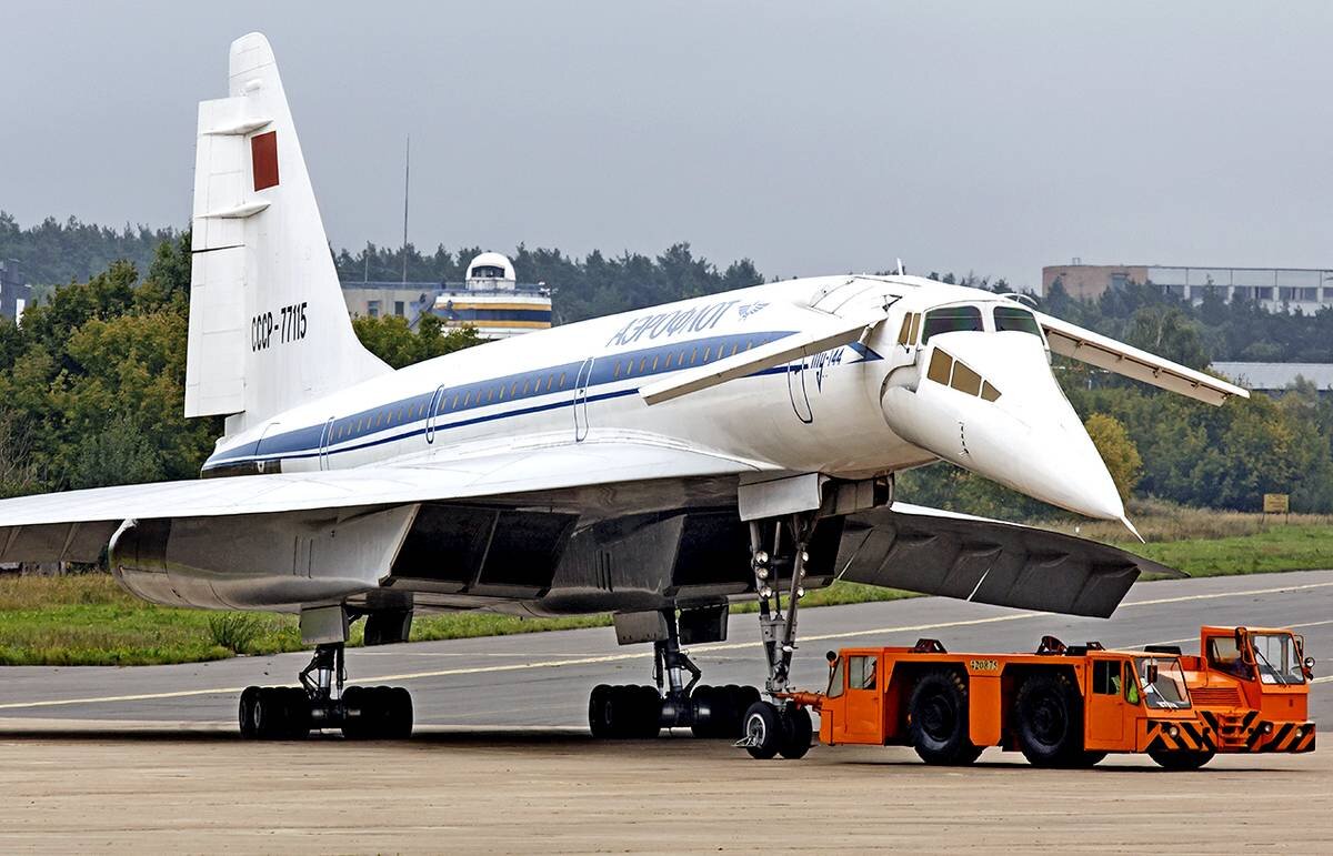 Самолет ту 144. Туполев 144. Ту-144 сверхзвуковой самолёт. Ту 144 самолет Туполева. Советский Конкорд ту-144.