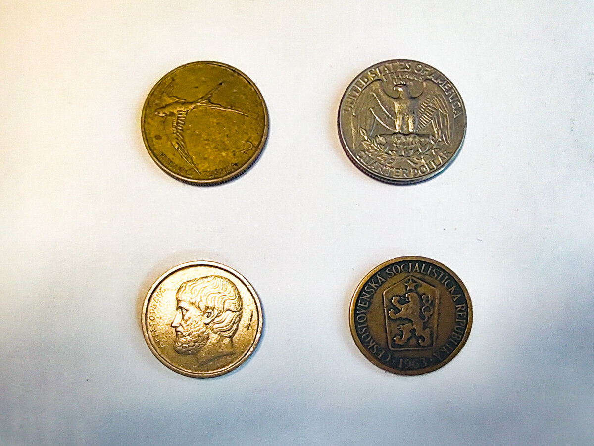 Слева внизу - греческие драхмы, знакомые еще по учебникам истории!