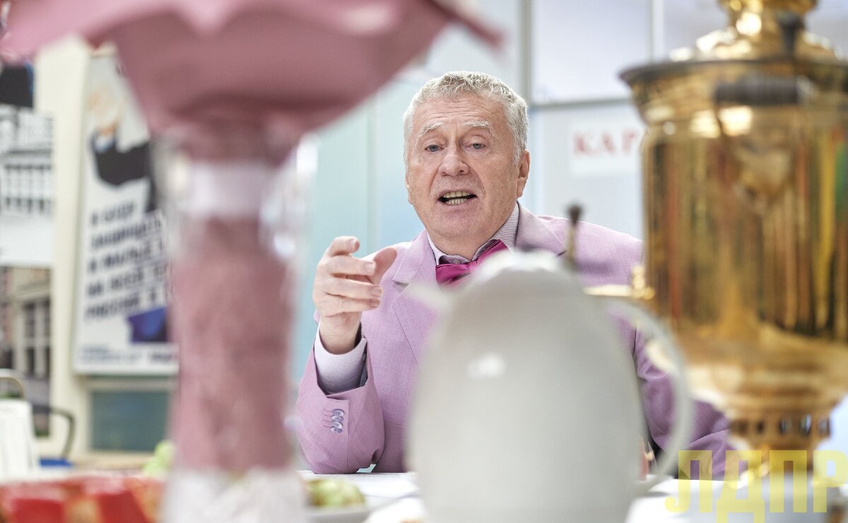 Владимир Жириновский за праздничным столом в Государственной Думе