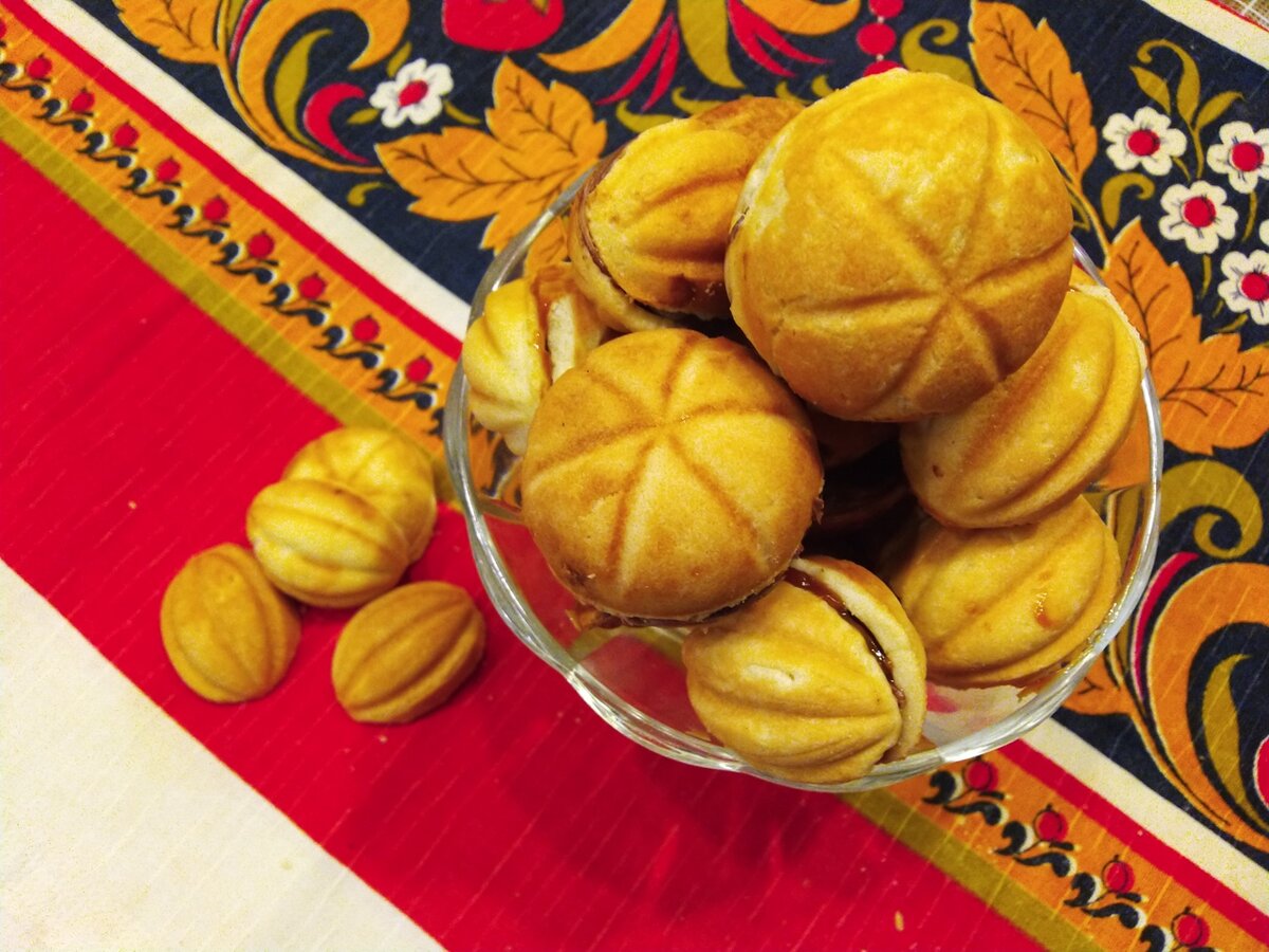 Вот такие орешки, пекла на старенькой форме СССР. Фото автора.