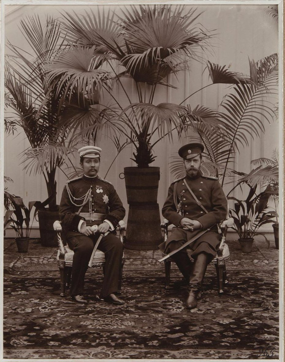 1890-е. Николай II и сиамский князь. Царское село