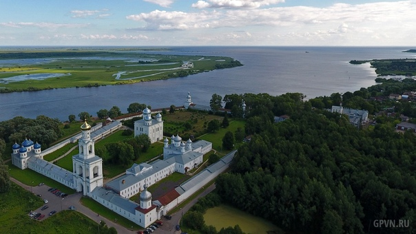 В.Новгород, выход в озеро Ильмень, мужской Юрьев монастырь.