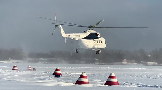 Вертолет Ми-8 и снежный вихрь. МАРЗ ДОСААФ