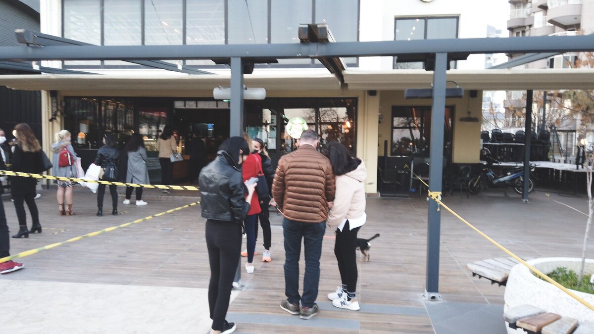 очередь в Старбакс Анталия март 2021