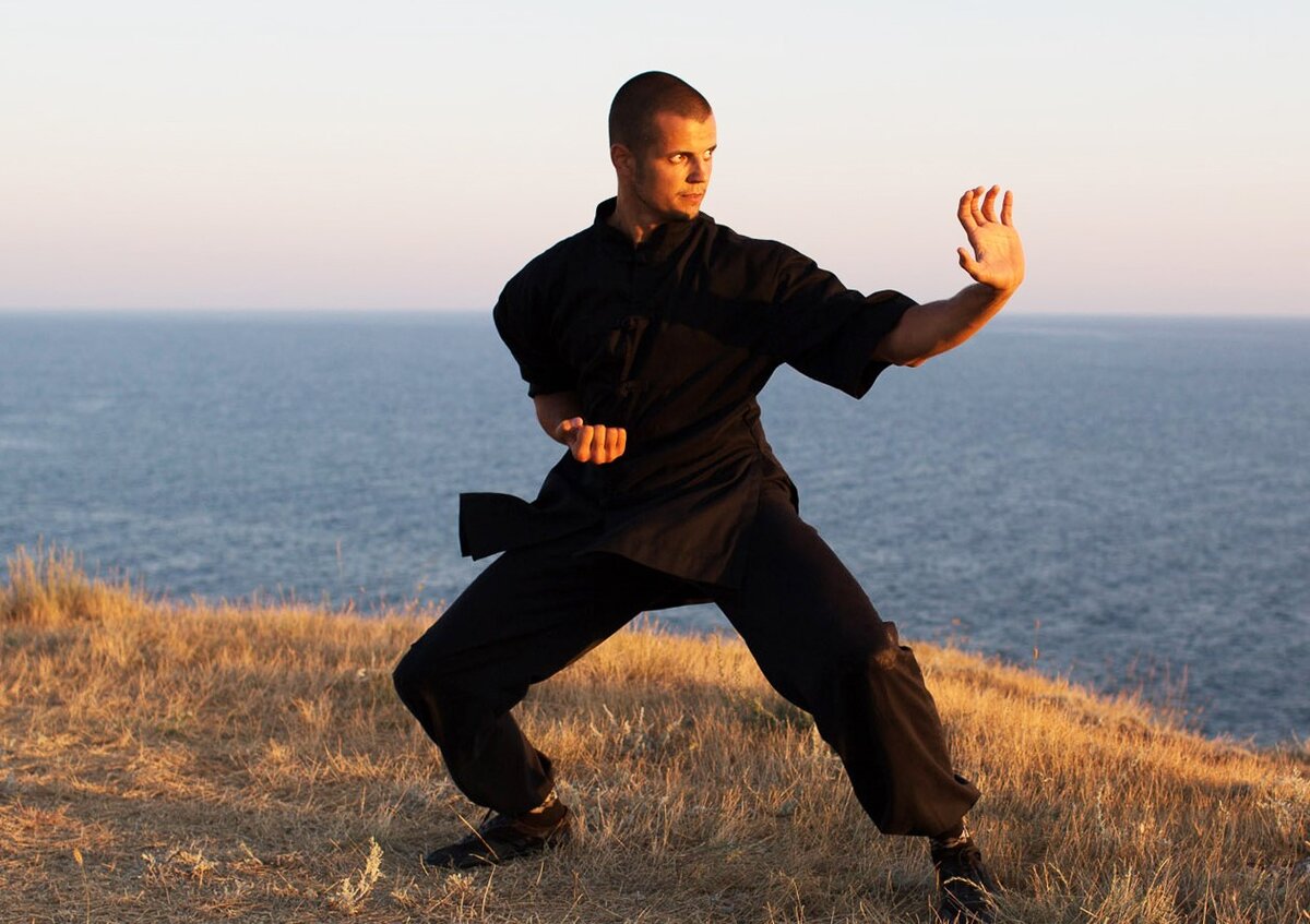 Кимоно кунг-фу шаолиня. Ушу и цигун классно быть. Тайцзицюань борьба. Шао сан шамиль гайсин. Кунг фу тайцзицюань.