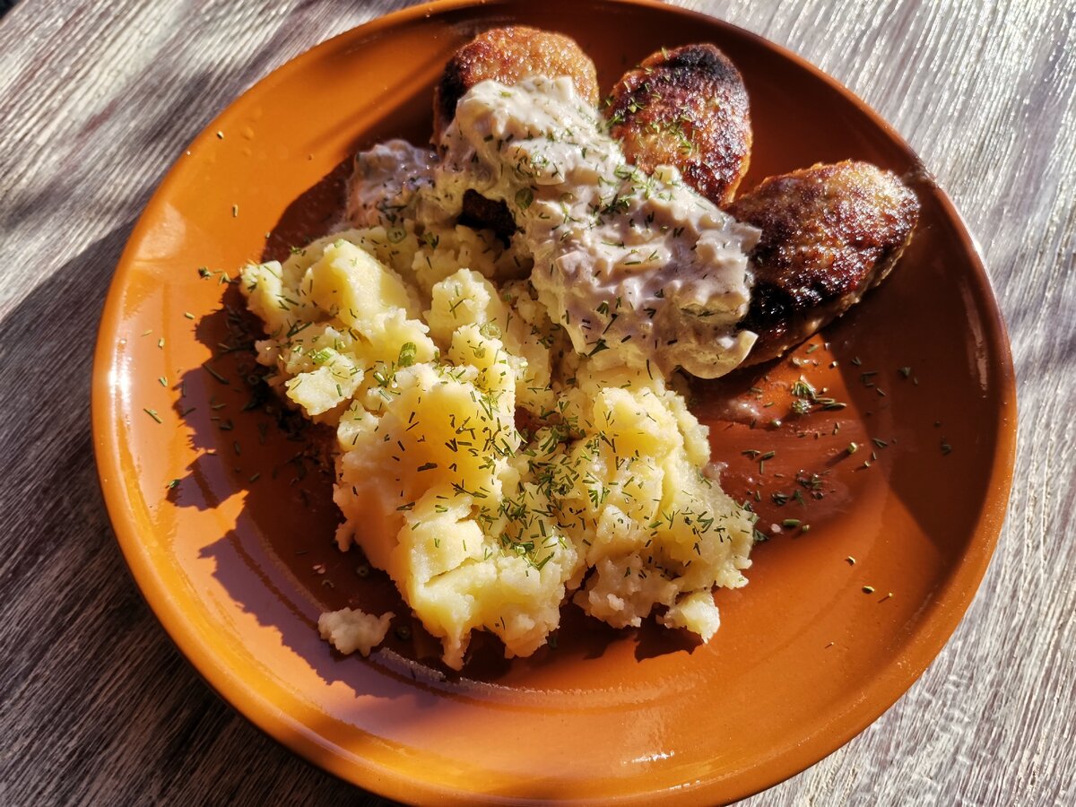 Котлетки с макарошками? Нет, с пюрешкой