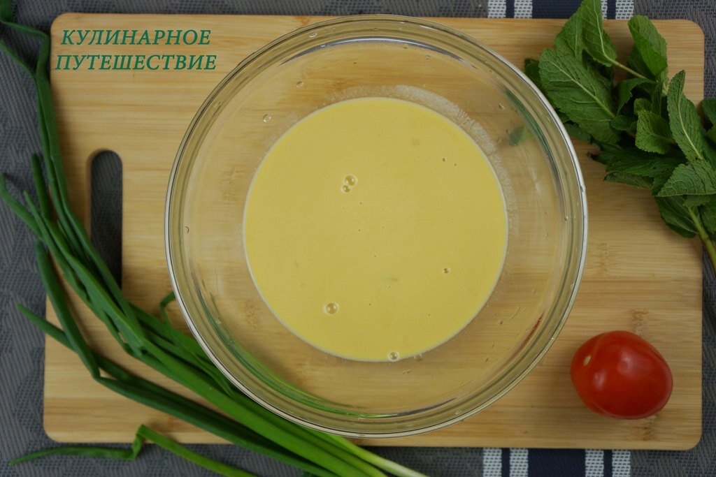 Готовим тесто для нутовых блинов