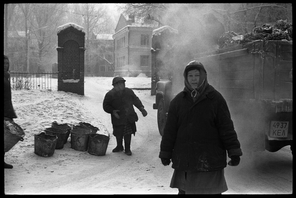 Бригада сборщиц пищевых отходов
Владимир Соколаев, 26 января 1984 года, г. Новокузнецк, МАММ/МДФ.