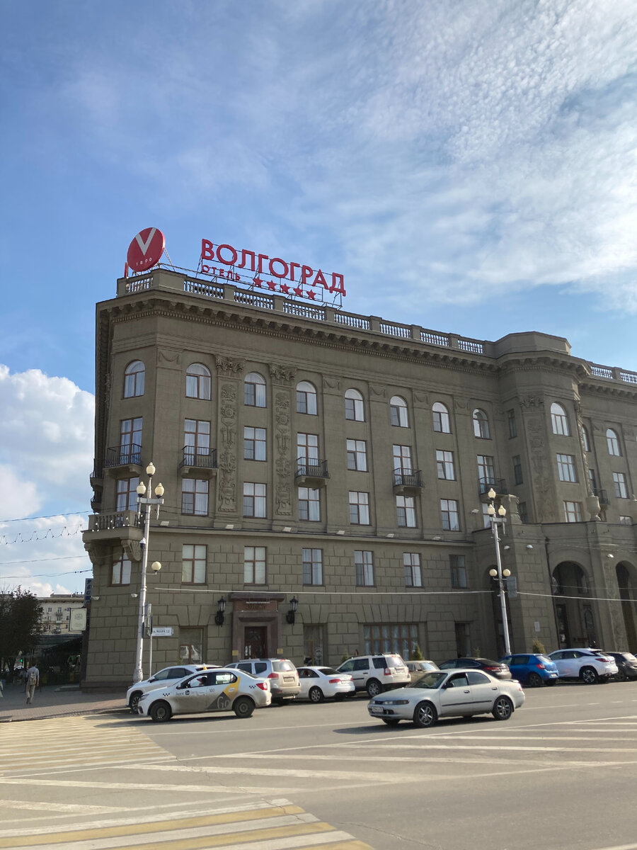 Если от храма и площади идти в сторону медуниверситета...