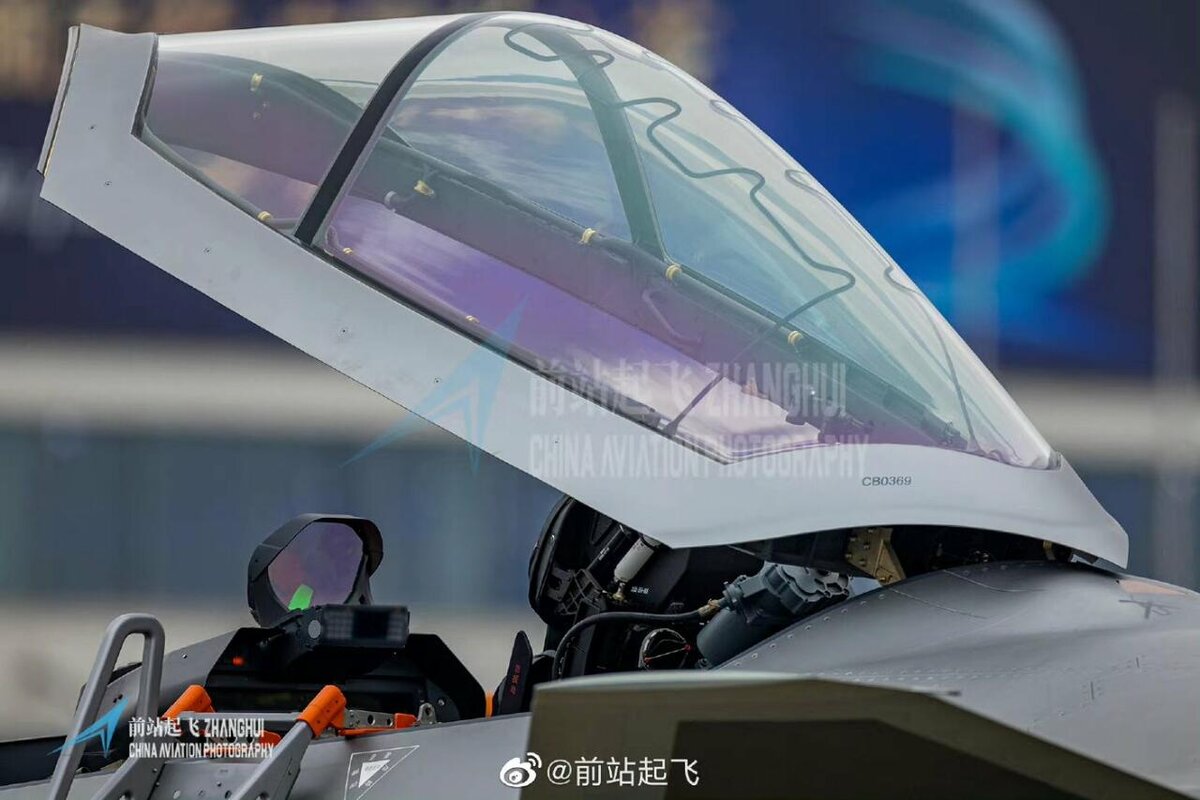 Китайцы показали новейший самолет-невидимку