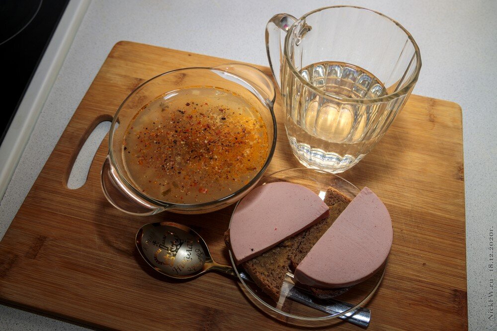 Гречневый суп, бутеры с докторской и вода на завтрак... © NickFW.ru - 18.12.2020г.