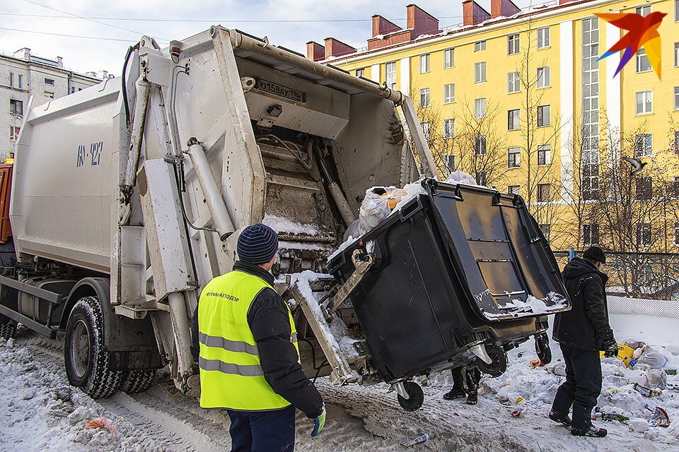     На прошлой неделе работе коммунальной службы помешали припаркованные автомобили в ЗАТО Александровск и Мурманске. Антон ЗАБИРОВ