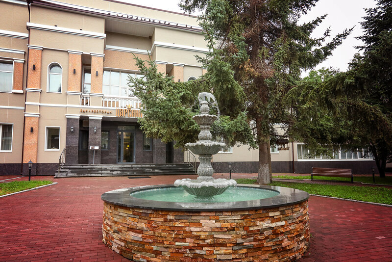 Фонтан почти не изменился. Источник: https://avatars.mds.yandex.net/get-altay/4255939/2a000001829f089cd957b7f92bf63d1fe878/XL