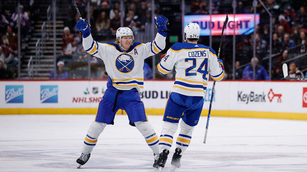    Расмус Далин празднует заброшенную шайбу.