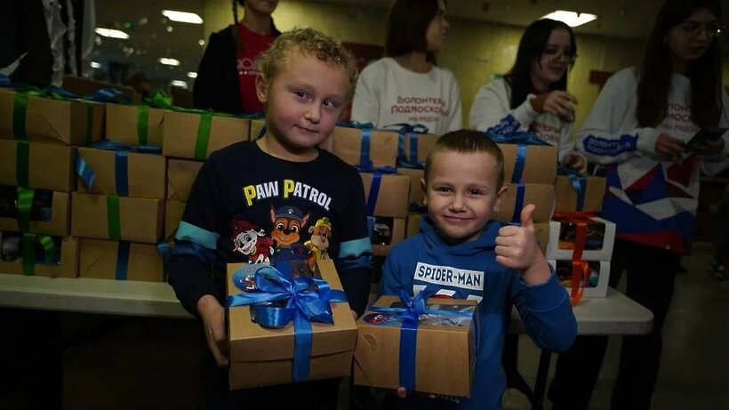    Новогодняя елка для детей участников СВО ©