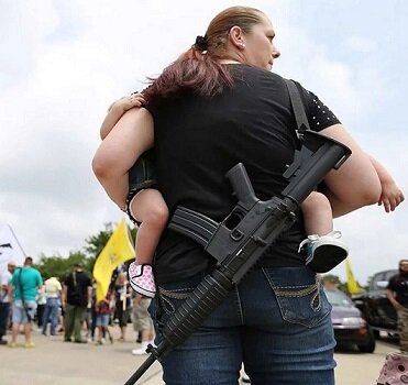 На западе у гражданского населения очень много оружия. 