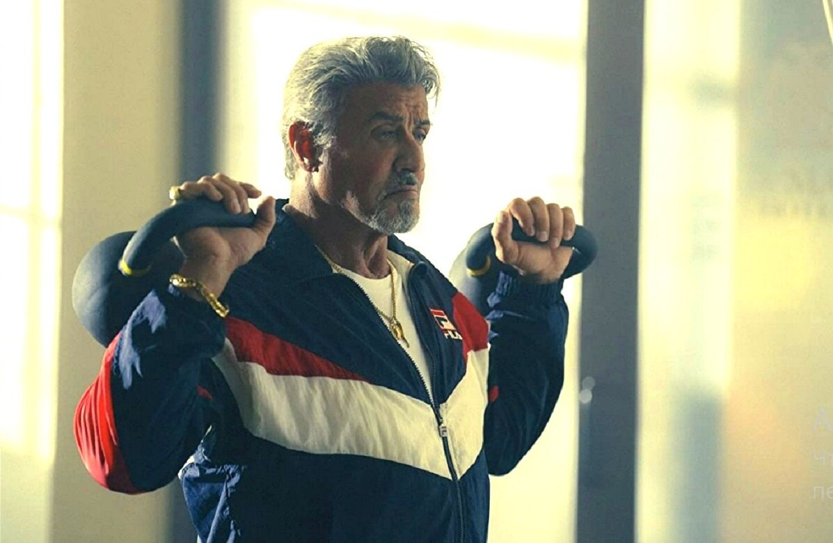 И я когда-нибудь вот так же сфотографируюсь. Сразу, как только руки дойдут выпилить себе гири из пенопласта, а то железные, чую, не потяну. 