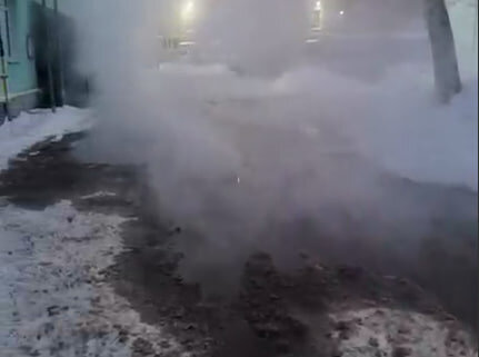    В Оренбурге в районе дома №20/1 на проспекте Дзержинского прорвало участок теплотрассы Андрей Севостьянов
