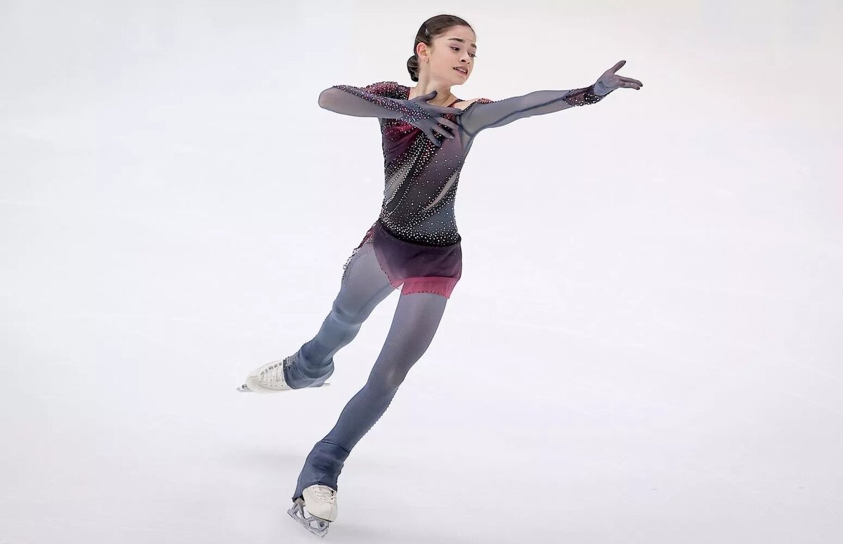 Флутц. Евгения медведева лутц. Флутц фигурное катание. Еженедельник" флутц" о загитовой и косторной в гренобле. Анастасия губанова фигуристка.