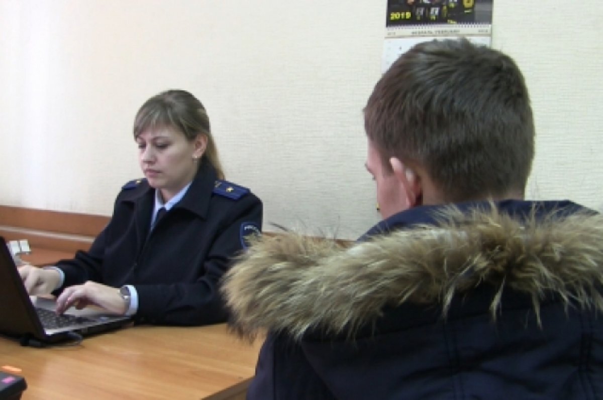    Полицейские ищут омича, укравшего 240 000 рублей с чужой карты