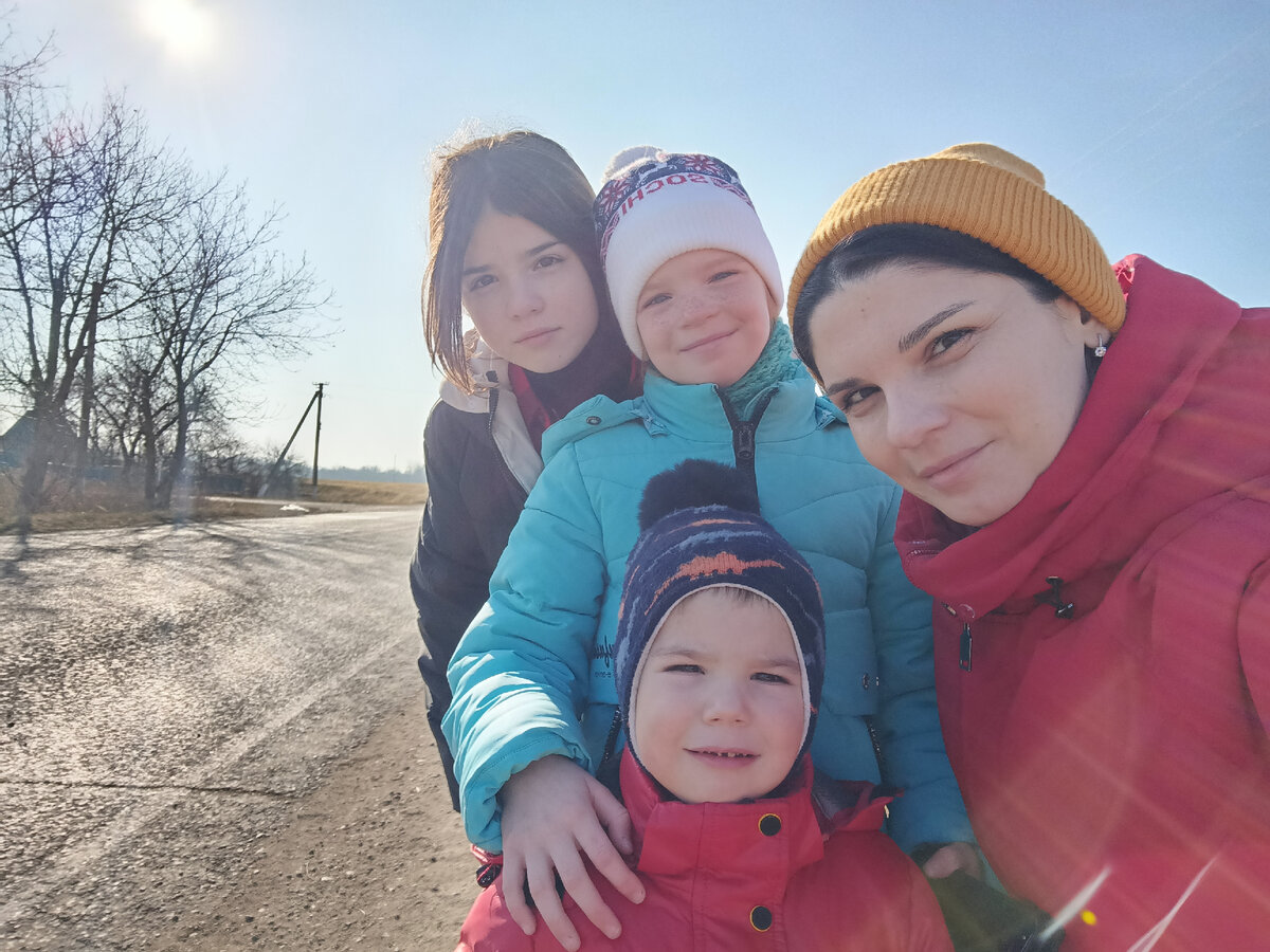 Ждём автобус.