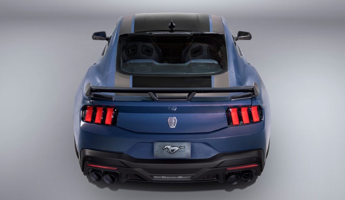 Ford Mustang Dark Horse 2024 модельного года получит изменяющую цвет  окраску и изобилие поддельного углеродного волокна | Авто Дом 24 | Дзен