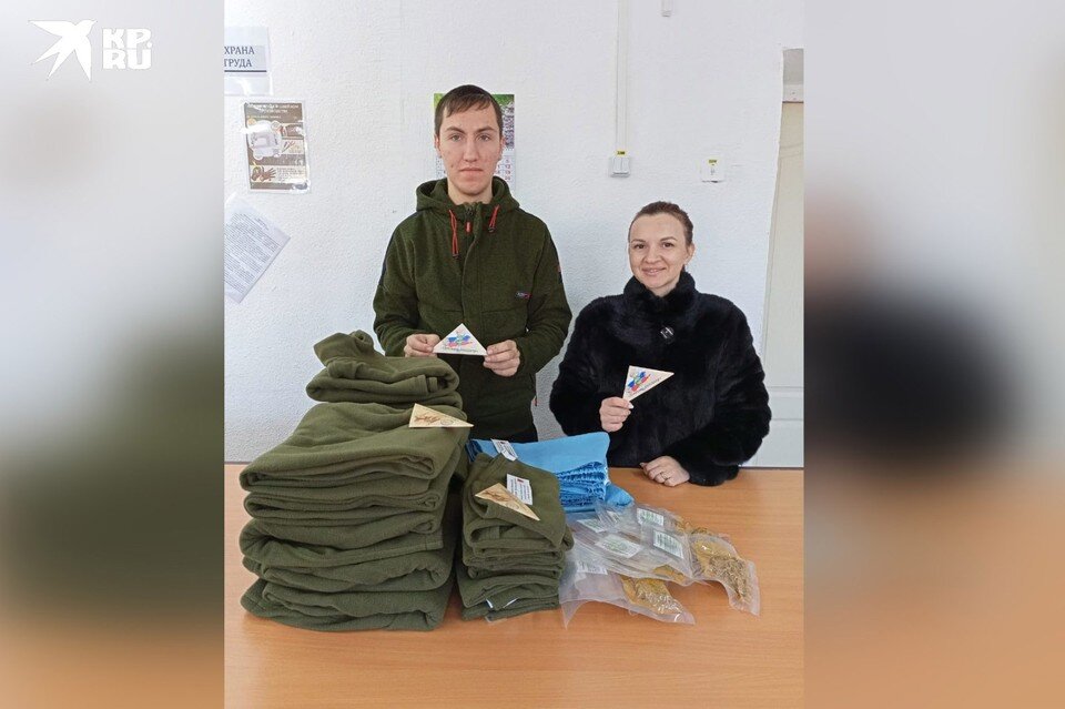     Передача вещей Наталье Коневой, которая помогает сослуживцам погибшего мужа в зоне СВО  Предоставлено «КП – Владивосток»