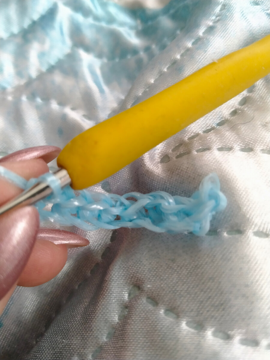 Начало прибавки петель. Фото автора.