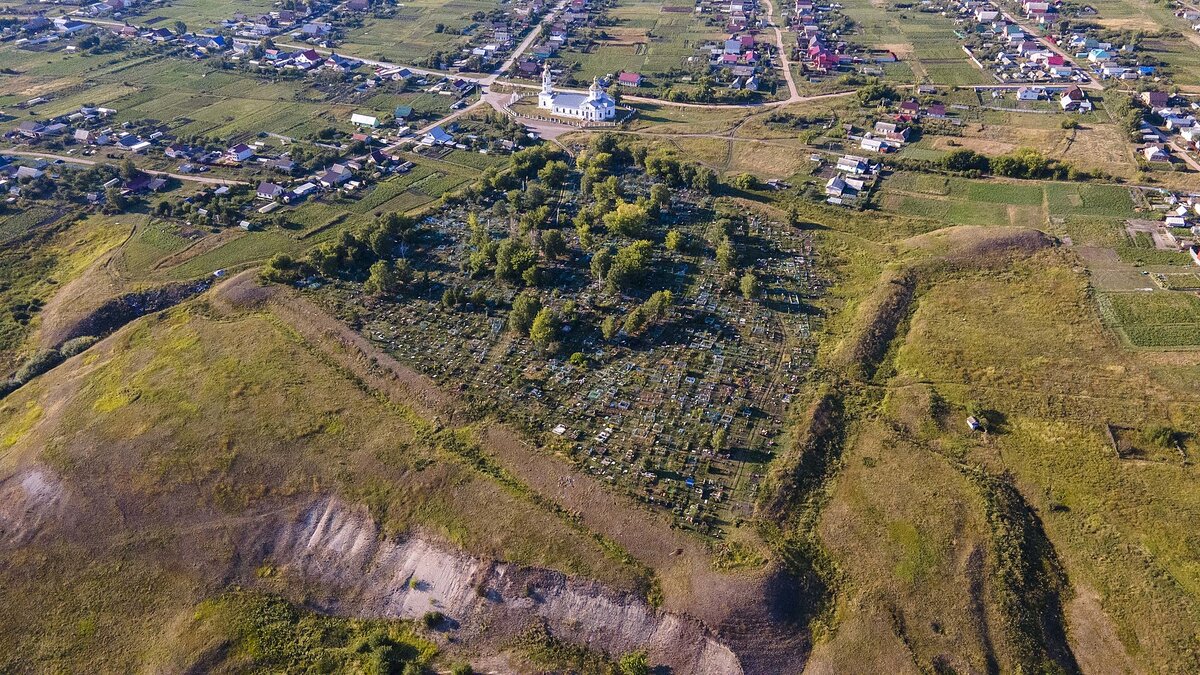 Современный вид места, где стояла атемарская крепость. Источник фото https://ru.wikipedia.org/wiki/%D0%90%D1%82%D0%B5%D0%BC%D0%B0%D1%80#/media/%D0%A4%D0%B0%D0%B9%D0%BB:%D0%90%D1%82%D0%B5%D0%BC%D0%B0%D1%80%D1%81%D0%BA%D0%B0%D1%8F_%D0%BA%D1%80%D0%B5%D0%BF%D0%BE%D1%81%D1%82%D1%8C.jpg  