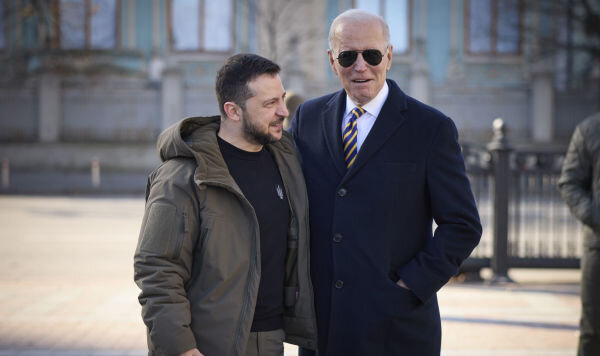 Источник фото: © AP Photo / Ukrainian Presidential Press Office