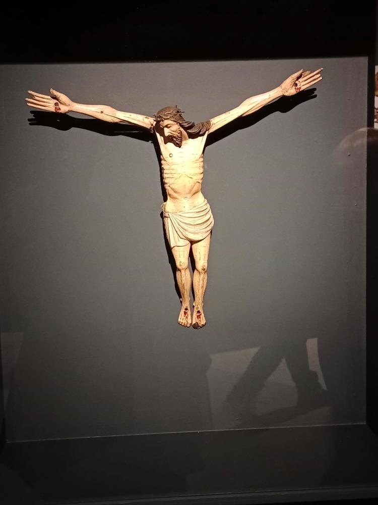 Мне вот это больше всего запомнилось. Руки-крылья, и Он вознесётся...