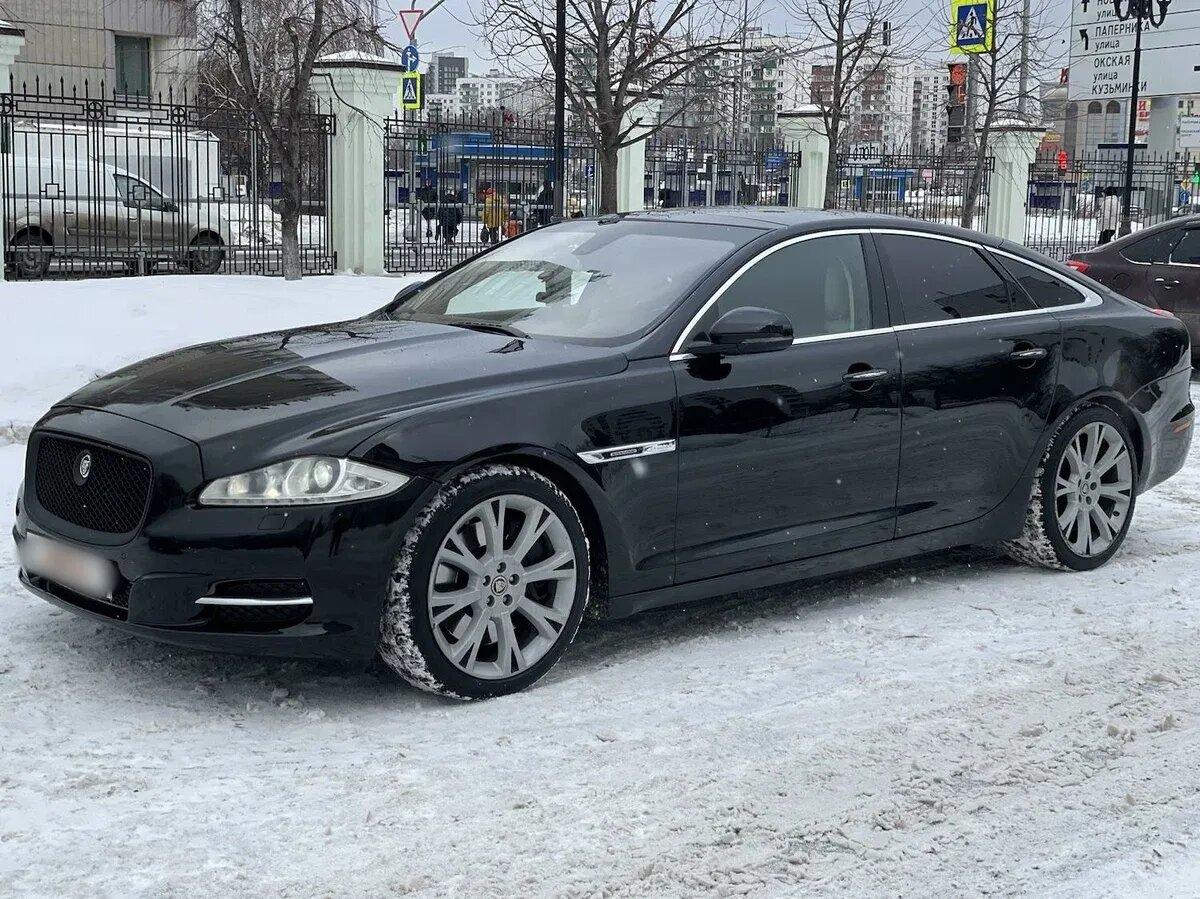 Jaguar XJ