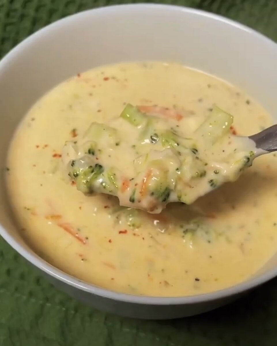 Самый вкусный суп с брокколи и сыром 😋
Сохраняй,это очень вкусно!
