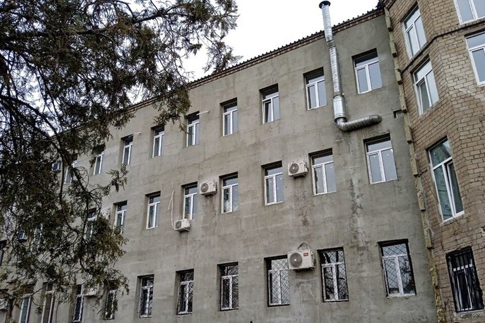     Ремонт лечебного корпуса больницы проводится в соответствии со всеми требованиям и современными нормами безопасности. Фото: ЕЗСС