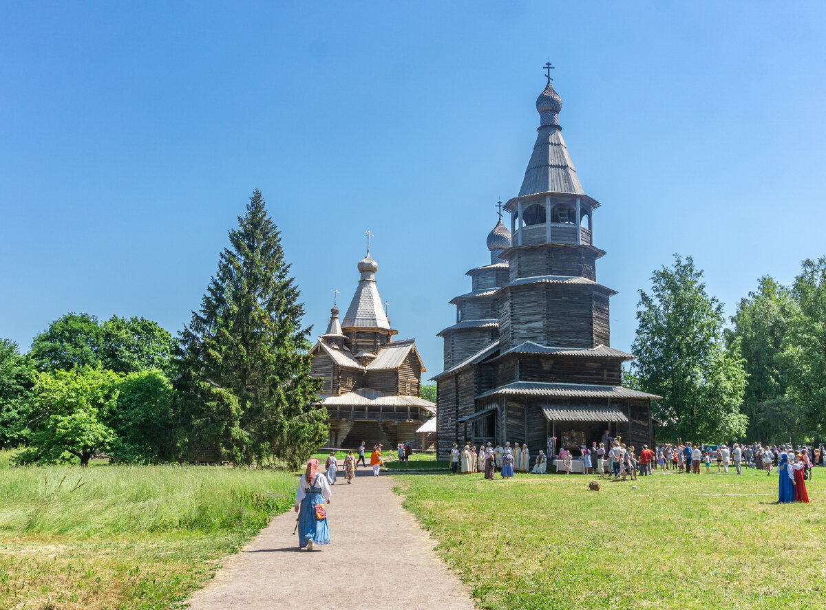 Для вопросов теста я взяла картины с лицензией "Общественное достояние" из Википедии и фотографии из семейного архива