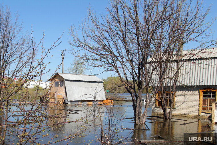    С приходом весны дома селян ушли под воду (архивное фото)