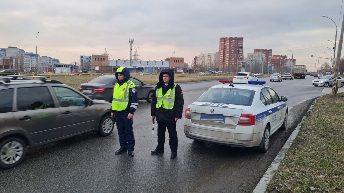 Автоюрист пояснил, имеет ли право инспектор ДПС остановить автомобиль под  знаком «Остановка запрещена». | Автоюрист. Всё о ДПС. | Дзен