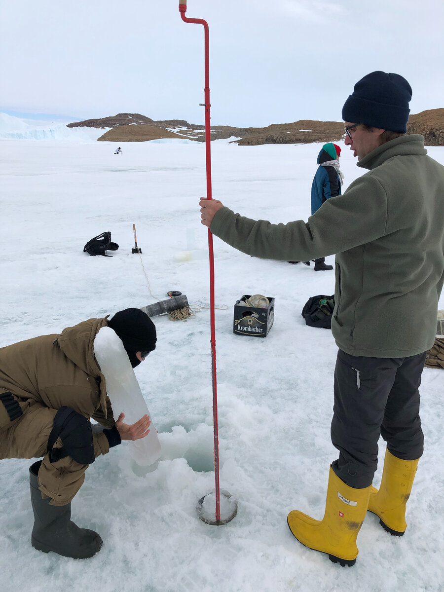 Достать керн нельзя остановиться! (Фото С.Кашина)