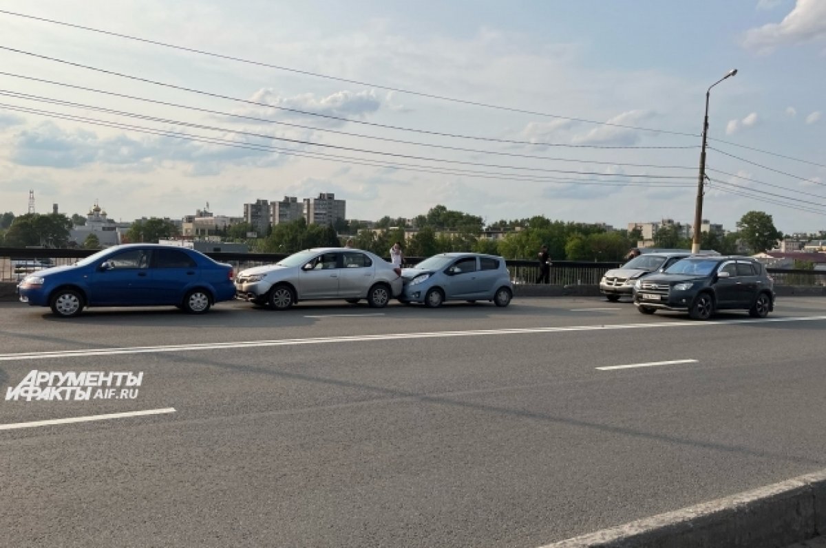    В Твери на Южном мосту произошла авария с участием 4 автомобилей