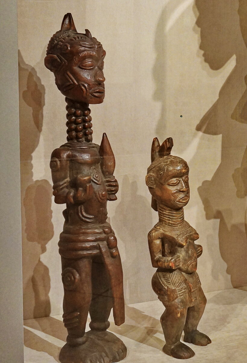 Мужская и женская фигуры. Народ бене-лулуа. Конго. Из экспозиции «Магия Африки» в Ярославском художественном музее