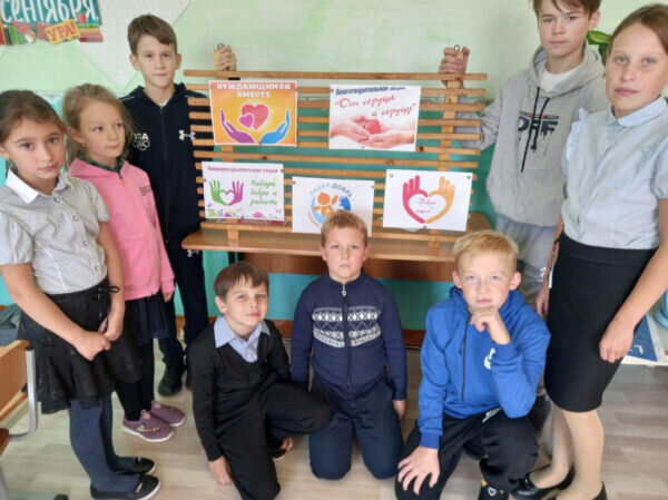    Юные художники представляли свои творения