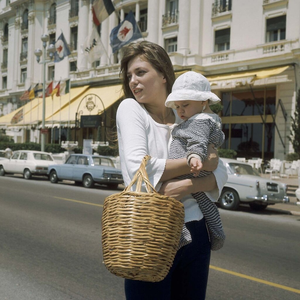 Джейн Биркин с Шарлоттой, Ницца, 1972 год