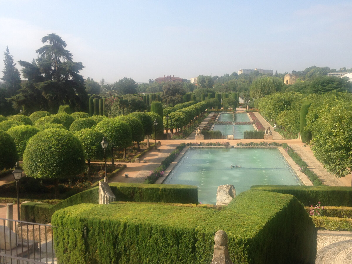 Сад Королевского Алькасара в Кордобе (Андалусия)