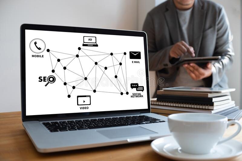 Изменение условий поисковой оптимизации, на поверку, оказывается актуальным не только для профильных специалистов. Как показывает практика, инструменты SEO и современные тренды поисковых систем оказывают значительное влияние