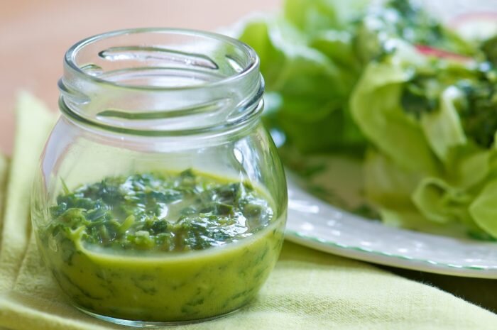 Петрушка помогает осветлить пигментные пятна