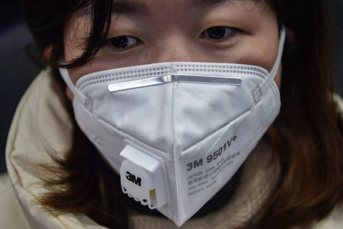 Спасет ли маска. Маска медицинская. Крутые медицинские маски. Медицинские маски от коронавируса. Защитная маска коронавирус.