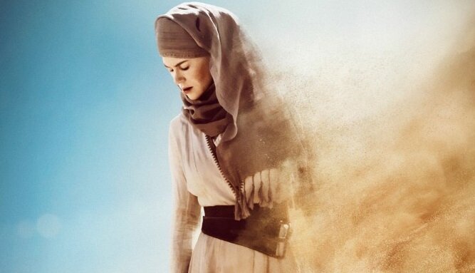 Приключенческая биографическая драма 2015 года режиссера Вернора Херцога под названием "Королева пустыни".
