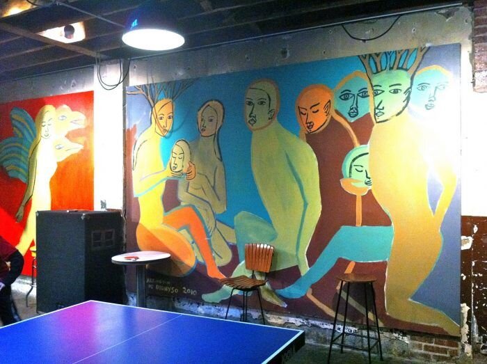 Дизайн кафе Comet ping pong. Фото взято https://www.pinterest.ru/pin/220254238006268745/