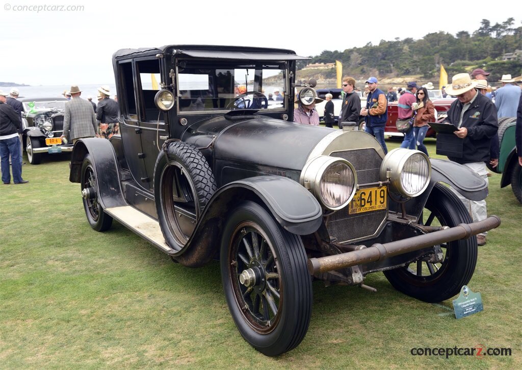В 1926 г. на смену серии Brescia (Type 13, Type 22 и Type 23) пришла новая модель начального уровня - Bugatti Type 40. Она была представлена вместе с более дорогой Bugatti Type 38, построенной на том же шасси, но с удлинённой колёсной базой. Различия между ними заключались в том, что на Type 40 ставился 1.5-литровый рядный 4-цилиндровый двигатель мощностью 50 л.с. от гоночной Bugatti Type 37, а Type 38 оснащалась 2-литровым 8-цилиндровым мотором мощностью 70 л.с., позаимствованным у Bugatti Type 35. Оба силовых агрегата имели три клапана на цилиндр и один верхний распредвал. 
Таким образом, Bugatti Type 40 представляла собой дорожную версию модели Type 37 и предлагалась с разными типами кузова: 4-местный турер (торпедо), седан и 2-местный родстер с откидным сиденьем, спроектированный Жаном Бугатти. Благодаря невысокой цене с 1926 по 1930 гг. было продано 830 единиц Type 40. В последний год выпуска компания построила 40 экземпляров модификации Type 40A с 1.6-литровым двигателем от Type 49.