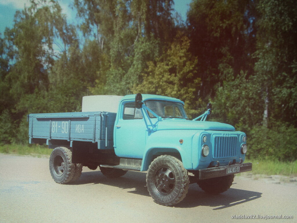 Главный конкурент ЗИЛ 130 - ГАЗ 52